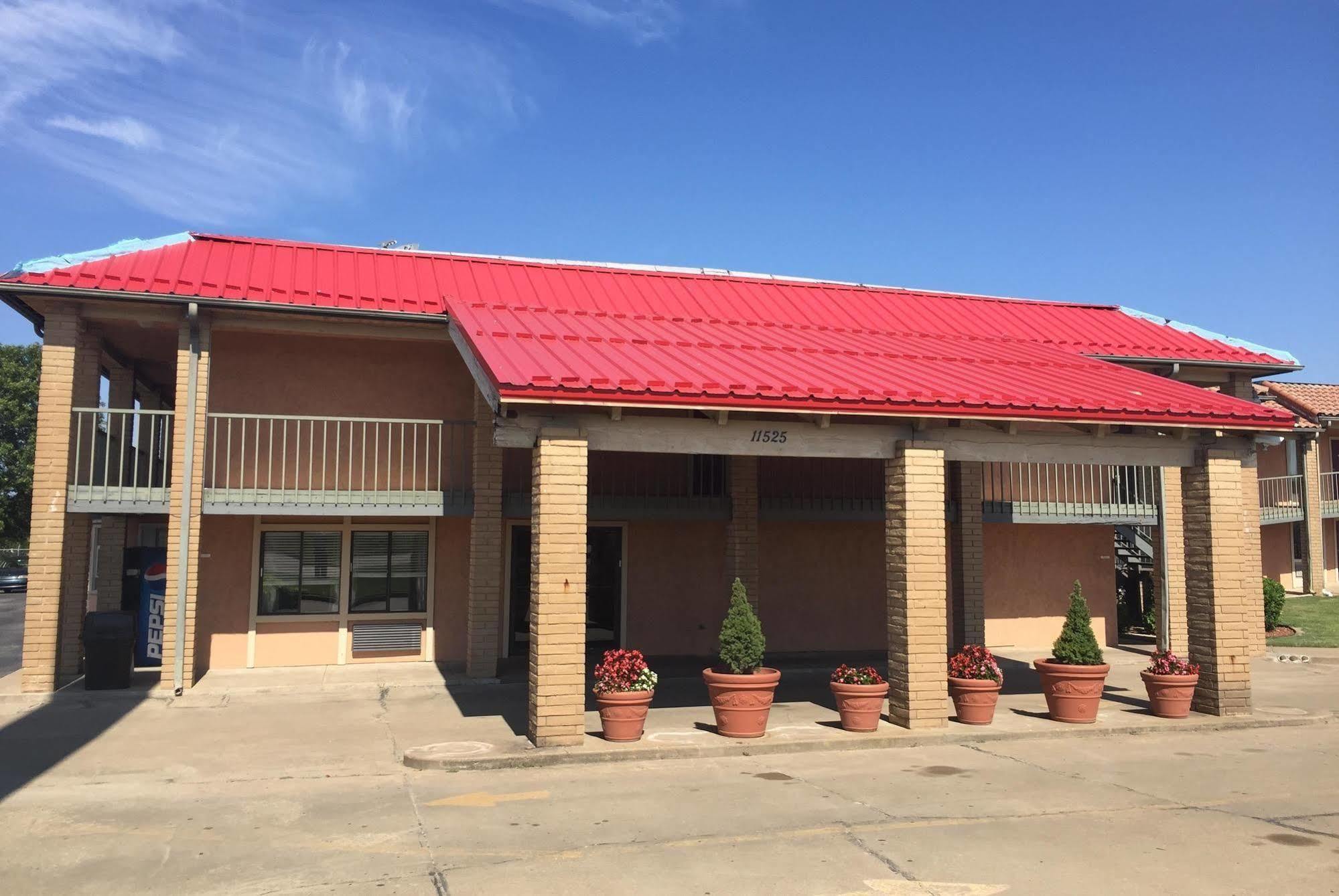 Travelodge By Wyndham Tulsa Extérieur photo
